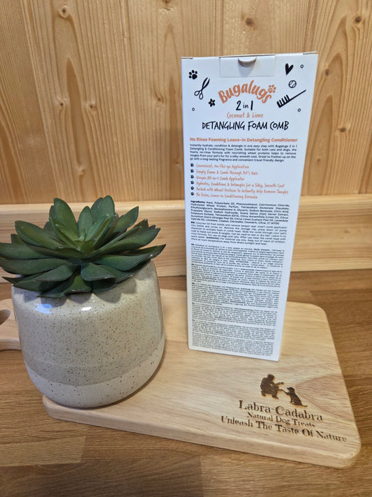 Coconut & Lime 2-in-1 Detangling Foam Comb for Dogs & Cats